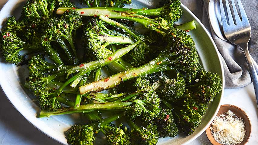Serving plate with a bed of beautiful broccolini