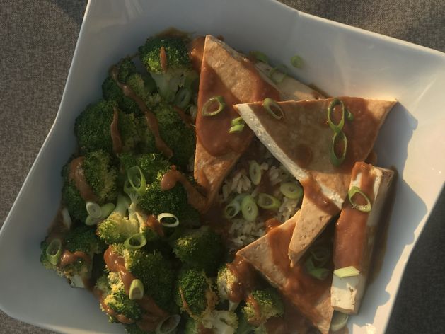 Tofu and Broccoli with Peanut Sauce wide display