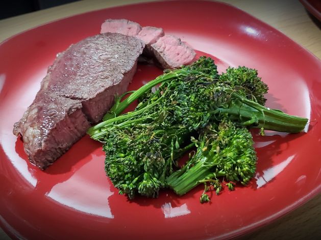 Ribeye with Broccolini wide display