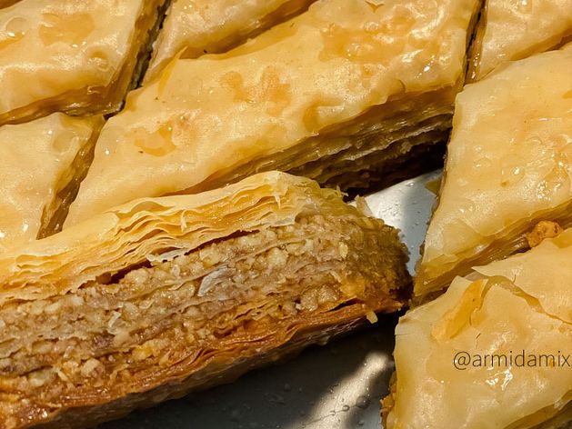 Baklava wide display