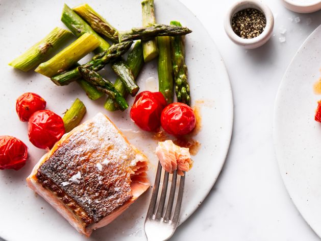 Salmon Filet, Asparagus and Cherry Tomatoes