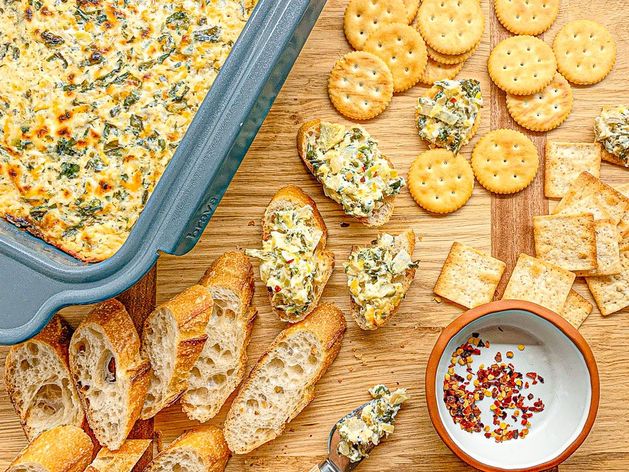 Cheesy Spinach Artichoke Dip
